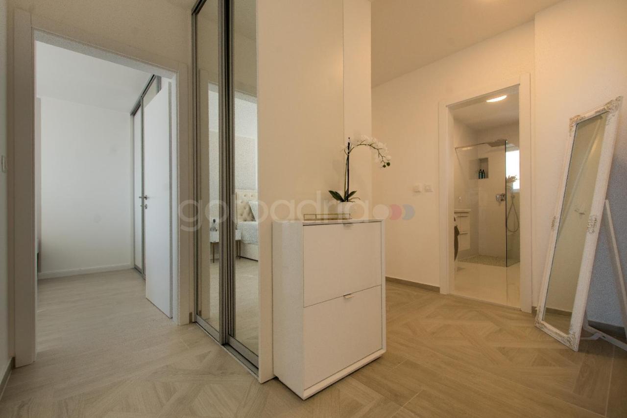 Villa Smaragd - Opal - Luxury Apt With Shared Pool And Private Hot Tub 马卡尔斯卡 外观 照片