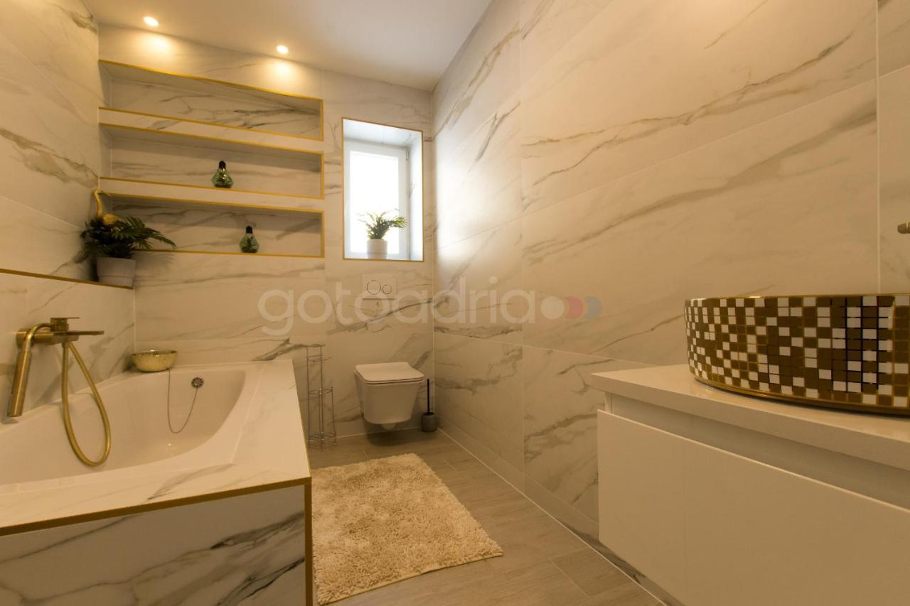 Villa Smaragd - Opal - Luxury Apt With Shared Pool And Private Hot Tub 马卡尔斯卡 外观 照片