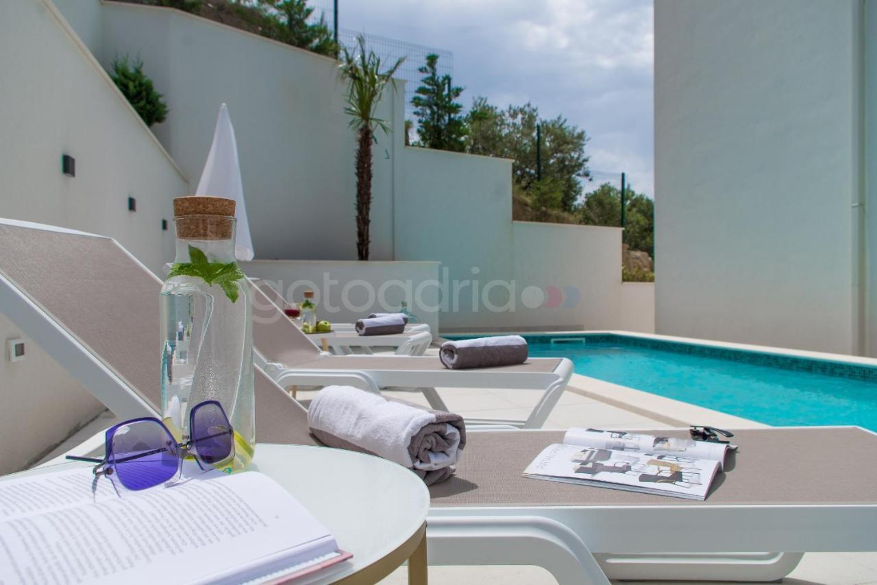 Villa Smaragd - Opal - Luxury Apt With Shared Pool And Private Hot Tub 马卡尔斯卡 外观 照片