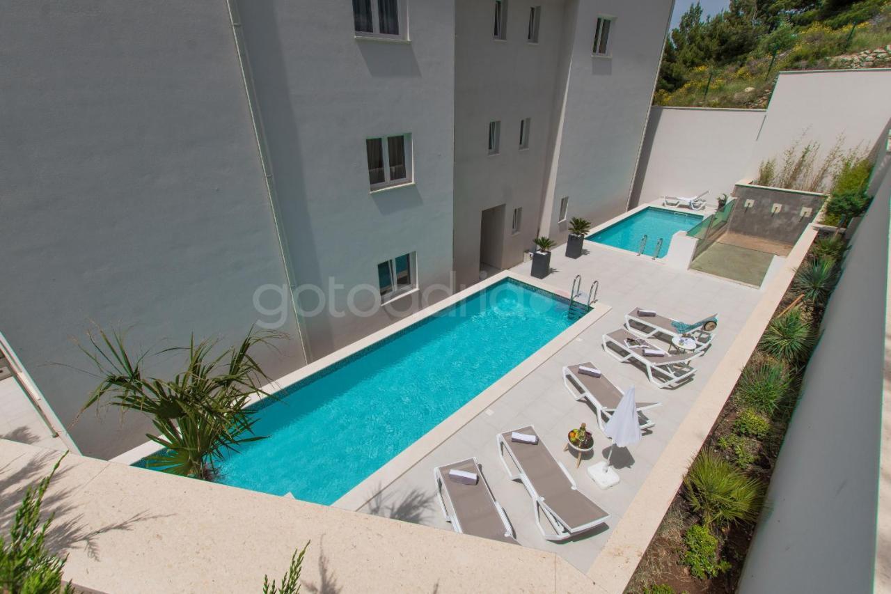 Villa Smaragd - Opal - Luxury Apt With Shared Pool And Private Hot Tub 马卡尔斯卡 外观 照片