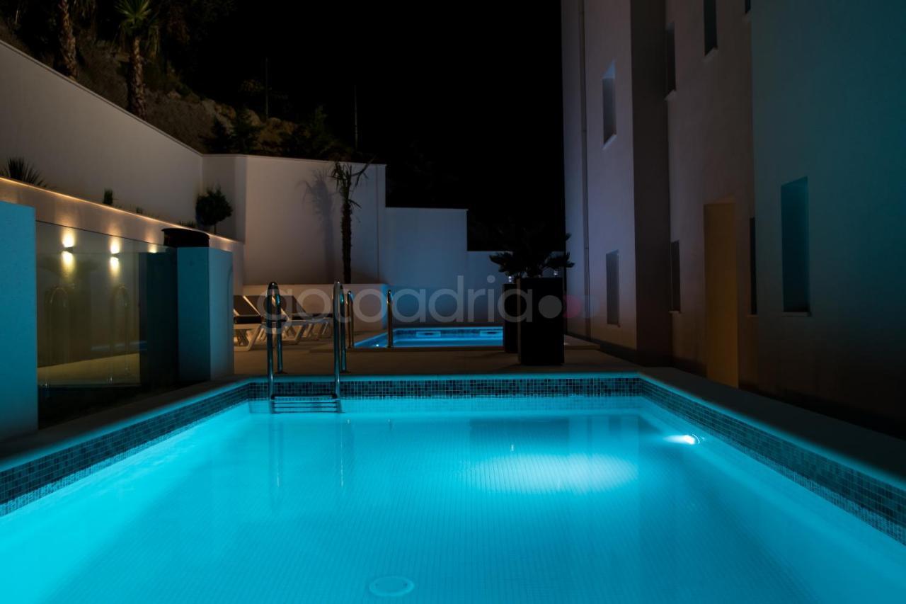 Villa Smaragd - Opal - Luxury Apt With Shared Pool And Private Hot Tub 马卡尔斯卡 外观 照片